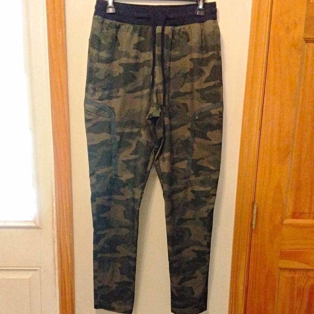 Under Armour Men's M Green Black Camo Jogger Pants Drawstring Elastic Waist